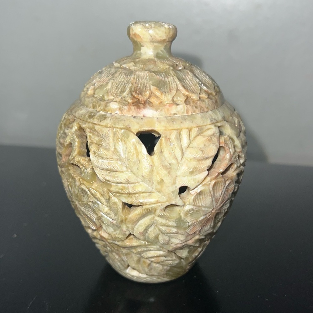 Vintage hand carved green soap stone trinket dish with lid